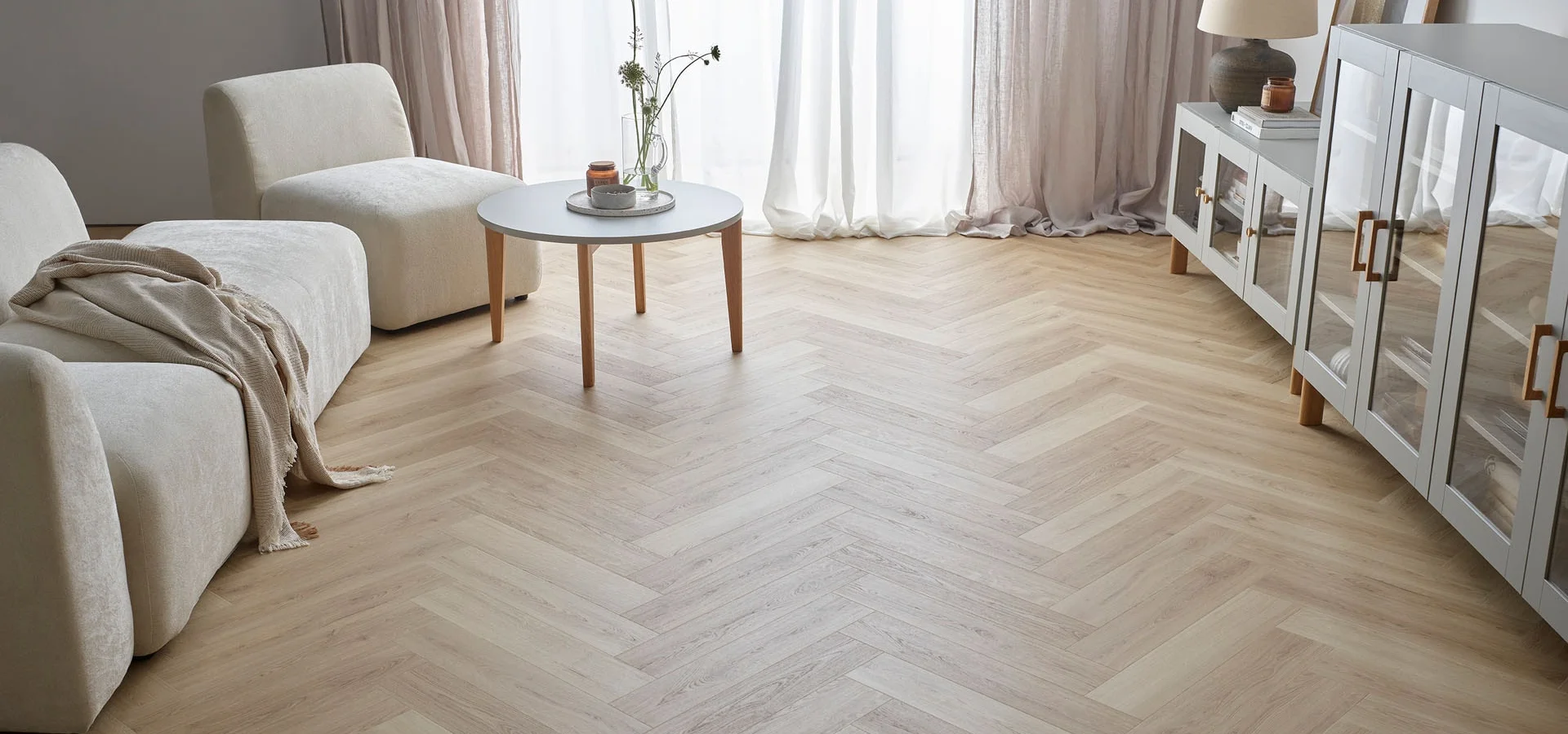 Jasny i przestronny salon